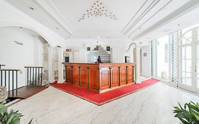 Self-Check-In Hotel Adlon